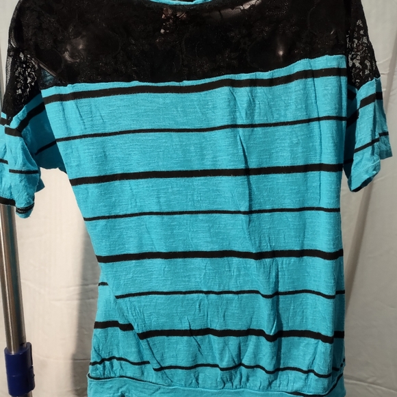(397) De Colores, Live You Top, (Size Med.) - Picture 7 of 10